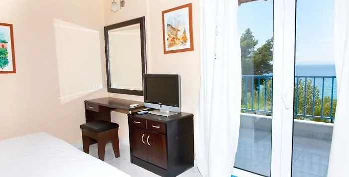 Acrotel Athena מלון 4*